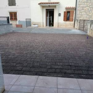 Prodaje se kuća sa šumom u Kašteliru