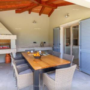 Prodaje se luksuzna vila u Labinu sa bazenom!