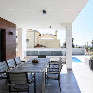 Prodaje se luksuzna vila u Medulinu