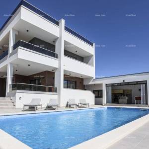 Prodaje se luksuzna vila u Medulinu