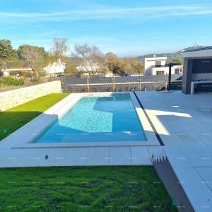 Prodaje se moderna kuća s bazenom, Rovinjsko selo