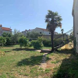 Prodaje se samostojeća kuća za renovaciju u centru Rovinja