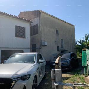 Prodaje se samostojeća kuća za renovaciju u centru Rovinja