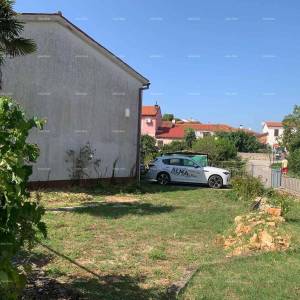 Prodaje se samostojeća kuća za renovaciju u centru Rovinja