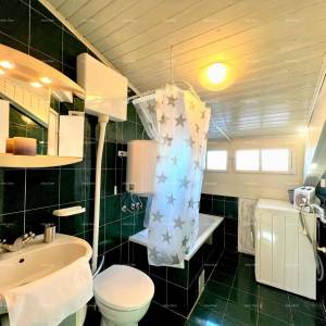 Prodaje se stan u centru Pule sa pogledom na katedralu i more.