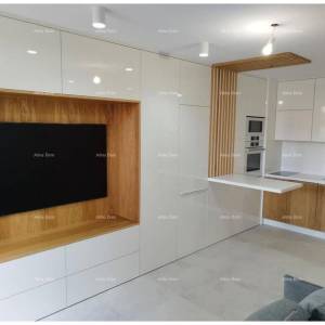 Prodajem adaptiranu i novouređenu garsonijeru u Novigradu, 350 m od mora