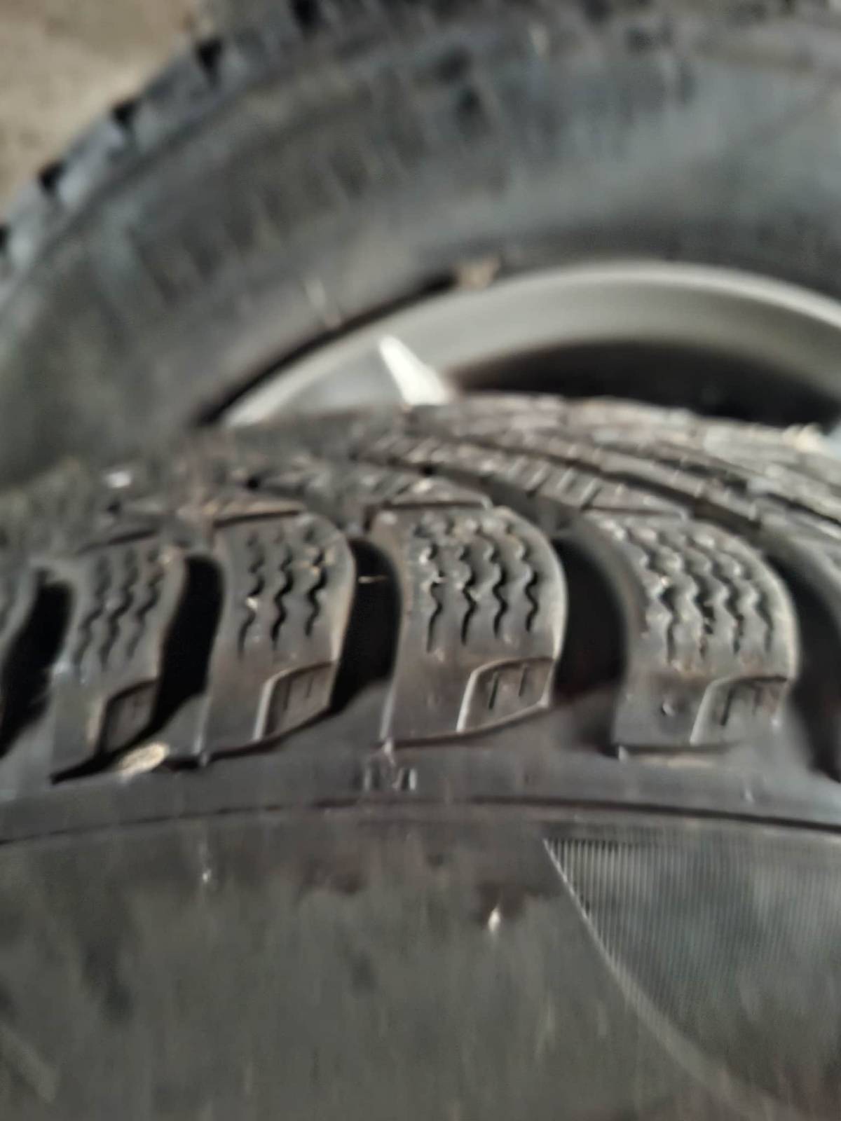 PRODAJEM ALU FELGE SA GUMAMA I 3 ČELICNE FELGE 5X112 15 COLI