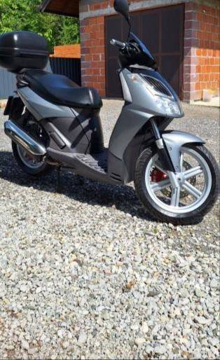 Prodajem Aprilia Sportcity