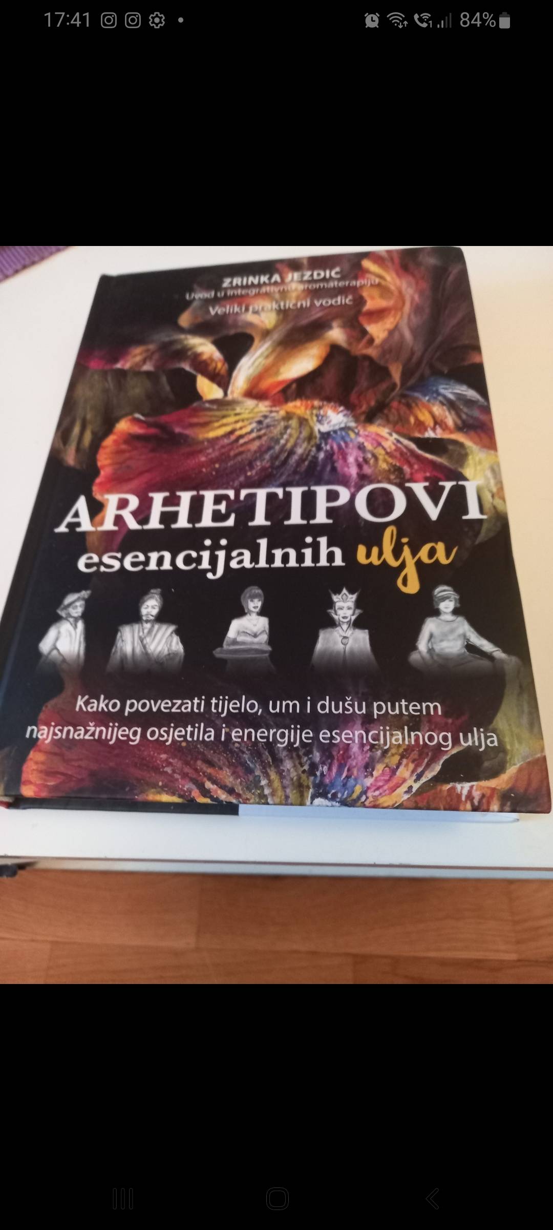 Prodajem komplet knjiga autorice Zrinke Jezdić