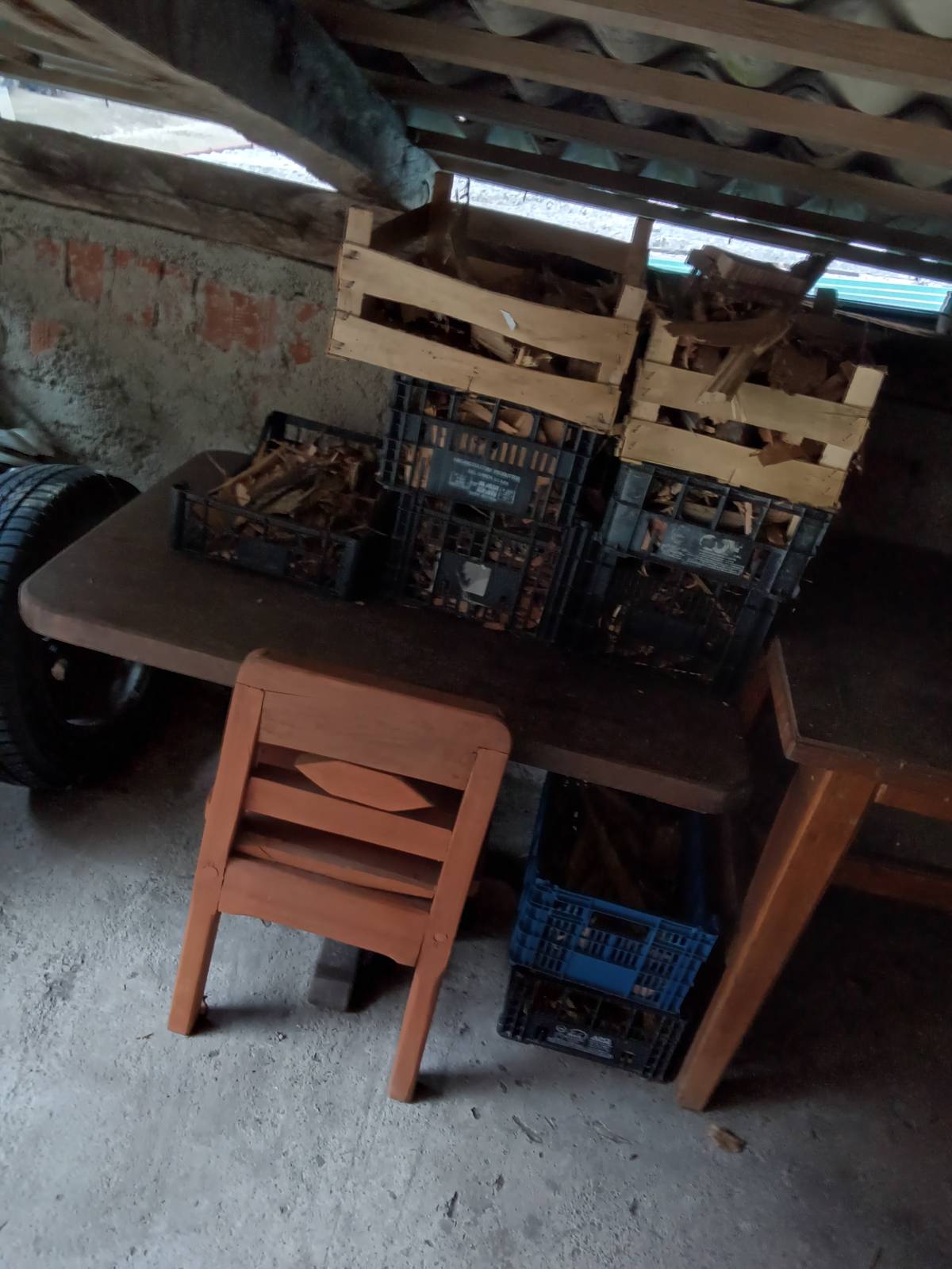 Prodajem masivne drvene stolove