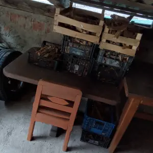 Prodajem masivne drvene stolove