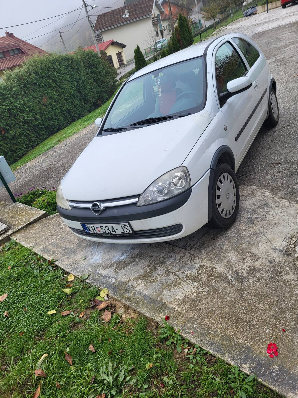Prodajem Opel Corsu 2004.godište