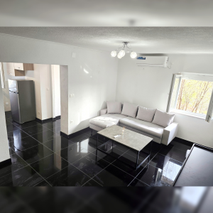 Prodajem stan s dvije spavaće sobe, Sinj, Glavice, 57.00 m2