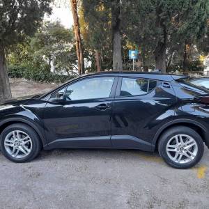 Prodajem Toyotu C-HR Hybrid (benzinski)
