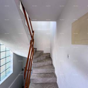 Prodajemo kuću sa dva stana u Valbandonu.