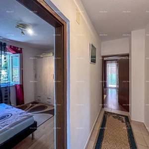 Prodajemo kuću sa dva stana u Valbandonu.