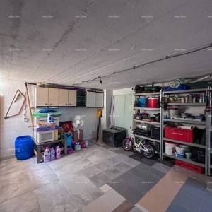 Prodajemo kuću sa dva stana u Valbandonu.