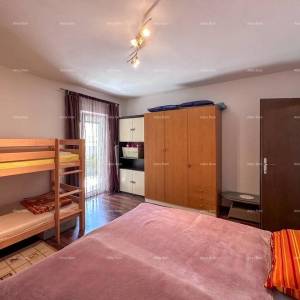 Prodajemo kuću sa dva stana u Valbandonu.