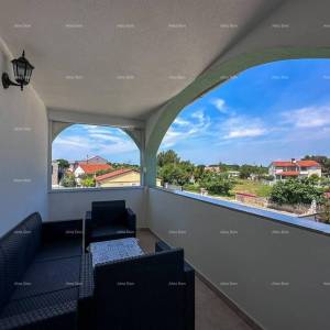 Prodajemo kuću sa dva stana u Valbandonu.