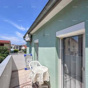 Prodajemo kuću sa dva stana u Valbandonu.