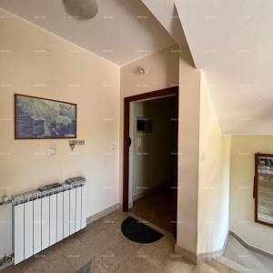 Prodajemo kuću sa pet apartmana na odličnoj lokaciji!