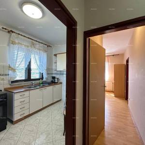 Prodajemo kuću sa pet apartmana na odličnoj lokaciji!