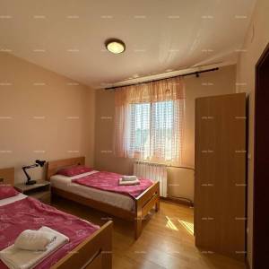 Prodajemo kuću sa pet apartmana na odličnoj lokaciji!