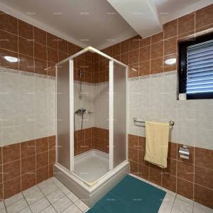 Prodajemo kuću sa pet apartmana na odličnoj lokaciji!