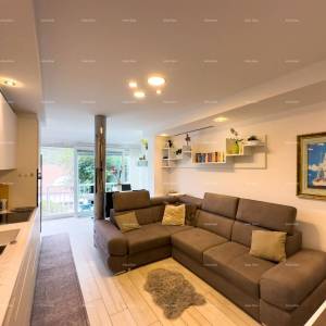 Prodajemo renovirani stan u Dugoj Uvali!