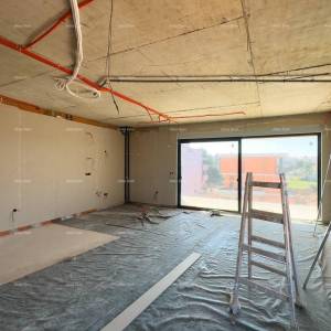 Prodajemo stan na drugom katu male zgrade!  Štinjan.