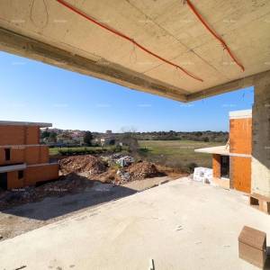 Prodajemo stan na drugom katu male zgrade!  Štinjan.