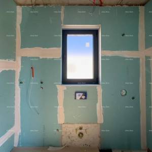 Prodajemo stan na drugom katu male zgrade!  Štinjan.