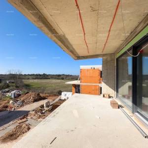 Prodajemo stan na drugom katu male zgrade!  Štinjan.