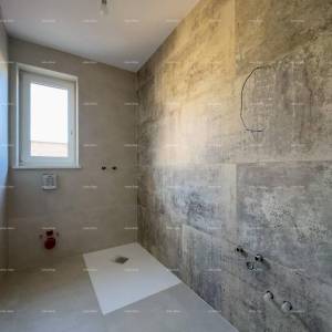 Prodajemo stan sa velikim vrtom i parkirnim mjestom u Barbanu.