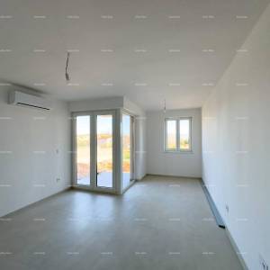 Prodajemo stan sa velikim vrtom i parkirnim mjestom u Barbanu.