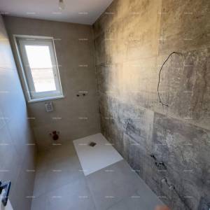 Prodajemo stan sa velikim vrtom i parkirnim mjestom u Barbanu.