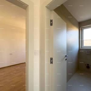 Prodajemo stan sa velikim vrtom i parkirnim mjestom u Barbanu.