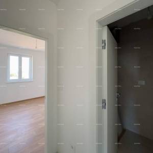 Prodajemo stan sa velikim vrtom i parkirnim mjestom u Barbanu.