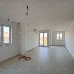 Prodajemo stan sa velikim vrtom i parkirnim mjestom u Barbanu.