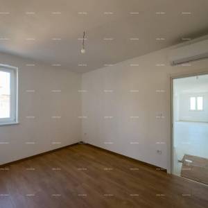 Prodajemo stan sa velikim vrtom i parkirnim mjestom u Barbanu.