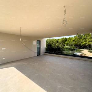 Prodajemo stan sa velikom krovnom terasom!