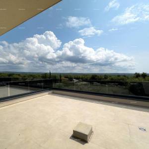 Prodajemo stan sa velikom krovnom terasom!