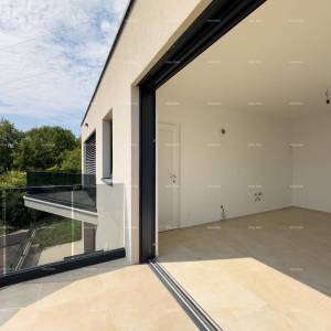 Prodajemo stan sa velikom krovnom terasom!