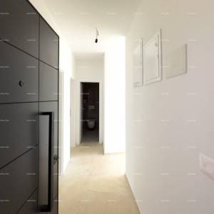 Prodajemo stan sa velikom krovnom terasom!