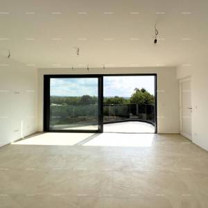 Prodajemo stan sa velikom krovnom terasom!