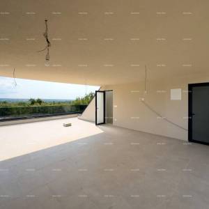 Prodajemo stan sa velikom krovnom terasom!