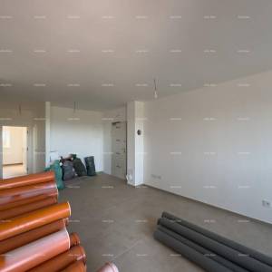 Prodajemo stan sa  vrtom u Barbanu.