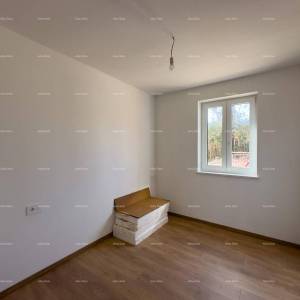 Prodajemo stan sa  vrtom u Barbanu.