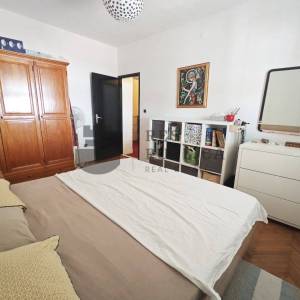 PROSTRAN TROSOBAN STAN SA TERASOM I VRTOM - IZVRSNA LOKACIJA