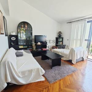 PROSTRAN TROSOBAN STAN SA TERASOM I VRTOM - IZVRSNA LOKACIJA